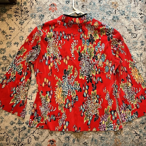Vintage Floral Crinkle V-Neck Asian Print Top - Picture 11 of 14